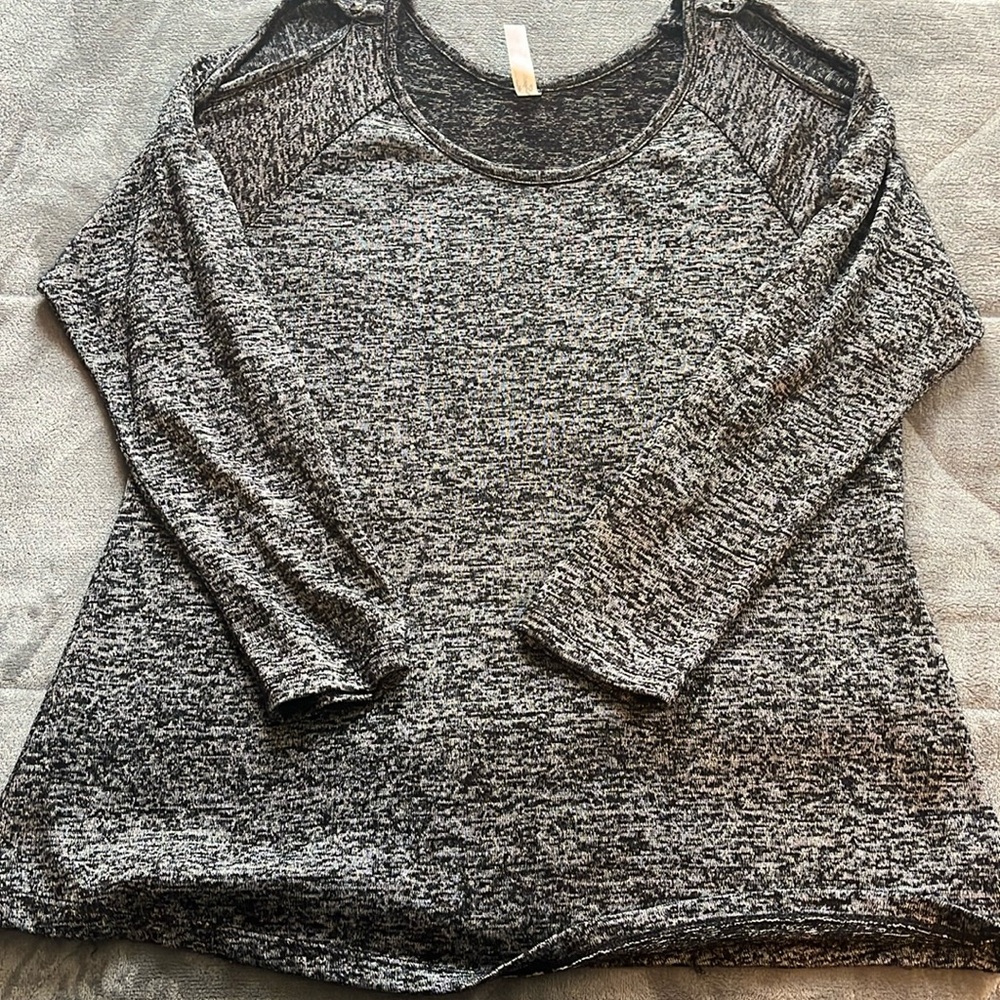 L PerSeption Concept Sweater with open sleeves